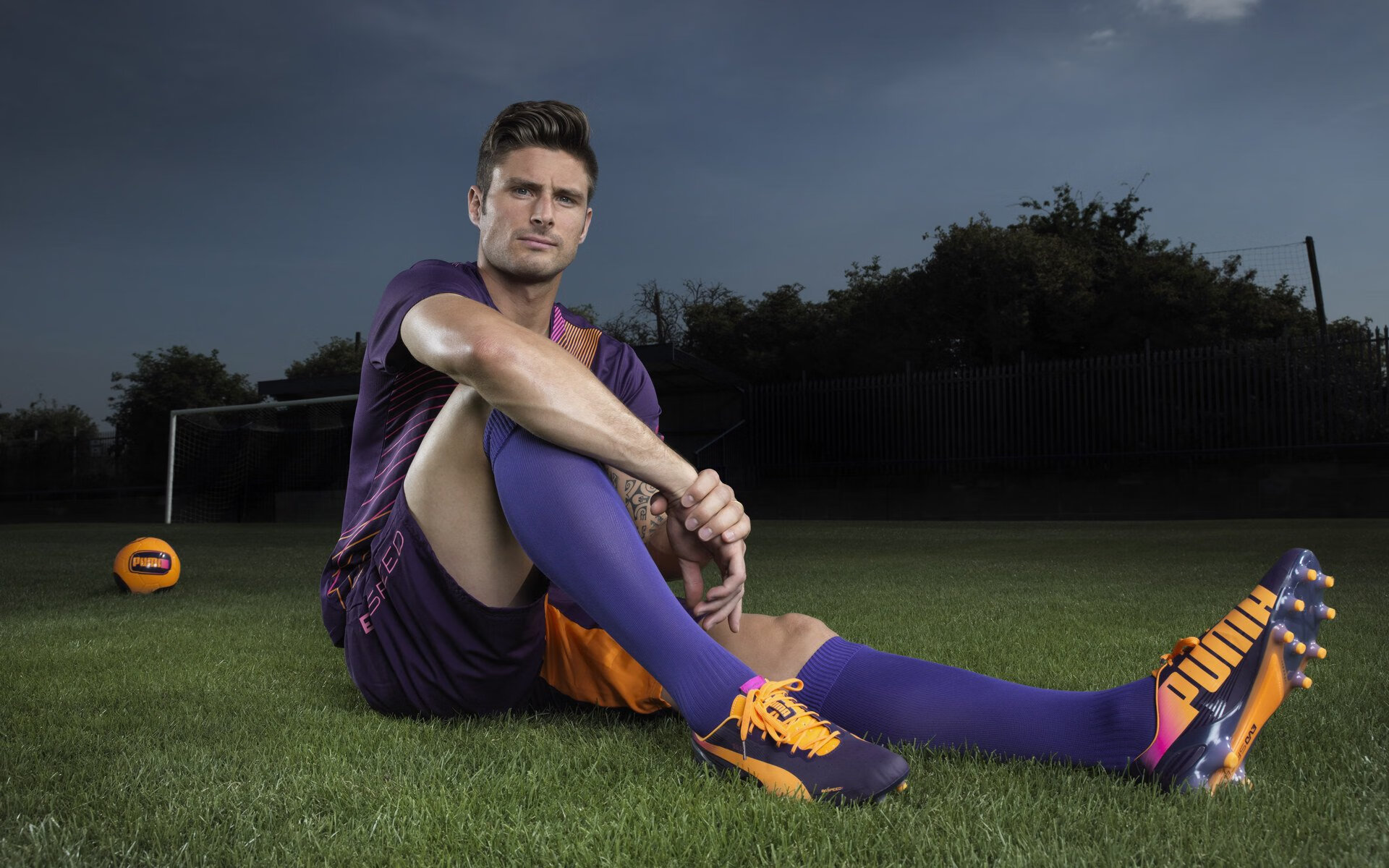 爱游戏体育-C罗身穿民族服饰亮相活动,c罗身穿民族服饰亮相活动视频