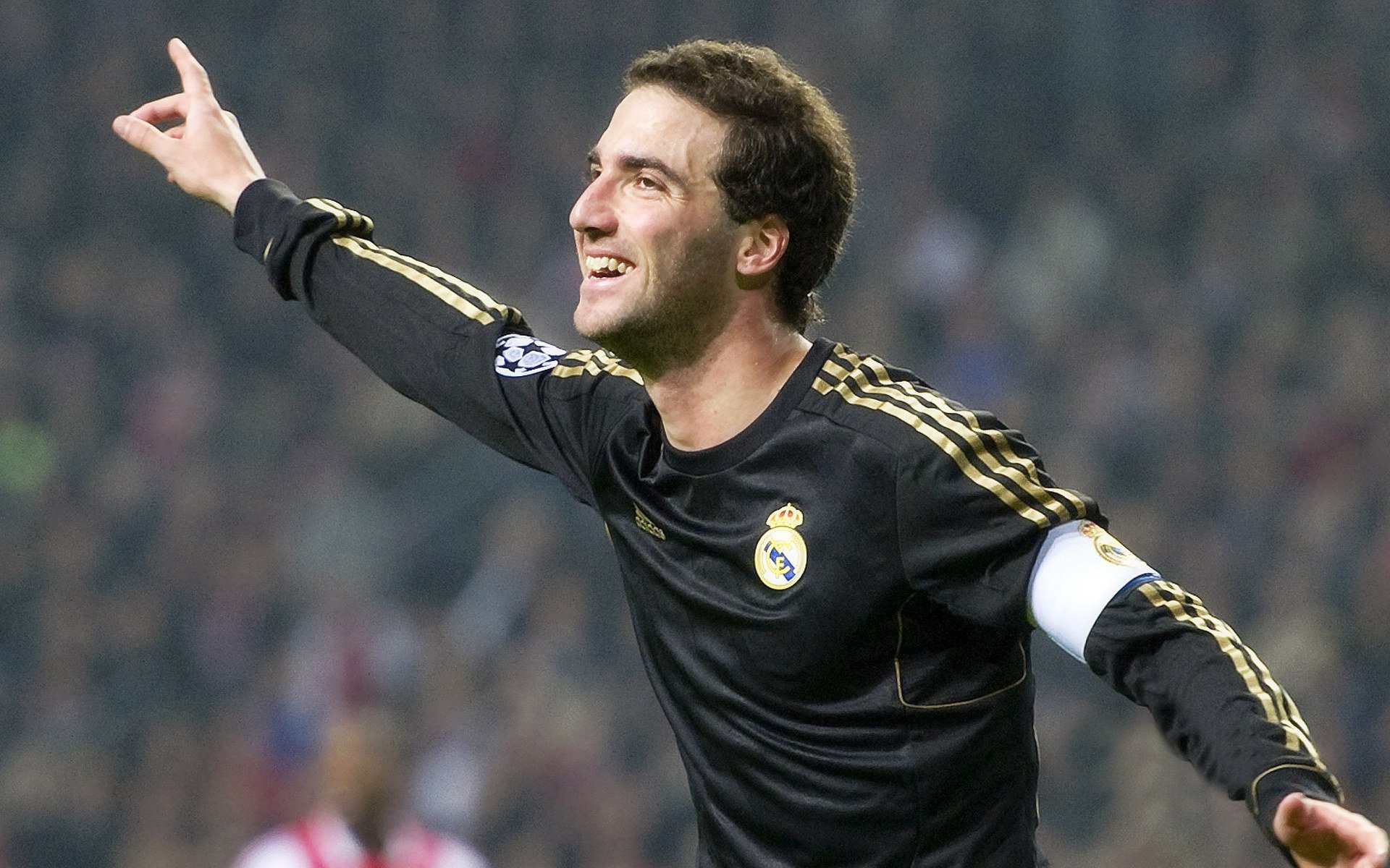 爱游戏-“帕布罗·马特拉的全面技巧与领导能力，让阿根廷美洲狮队更具竞争力”